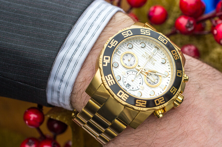 Errore: Con un outfit casual gli Invicta vanno bene, ma con la giacca? Sono troppo grandi e appariscenti.