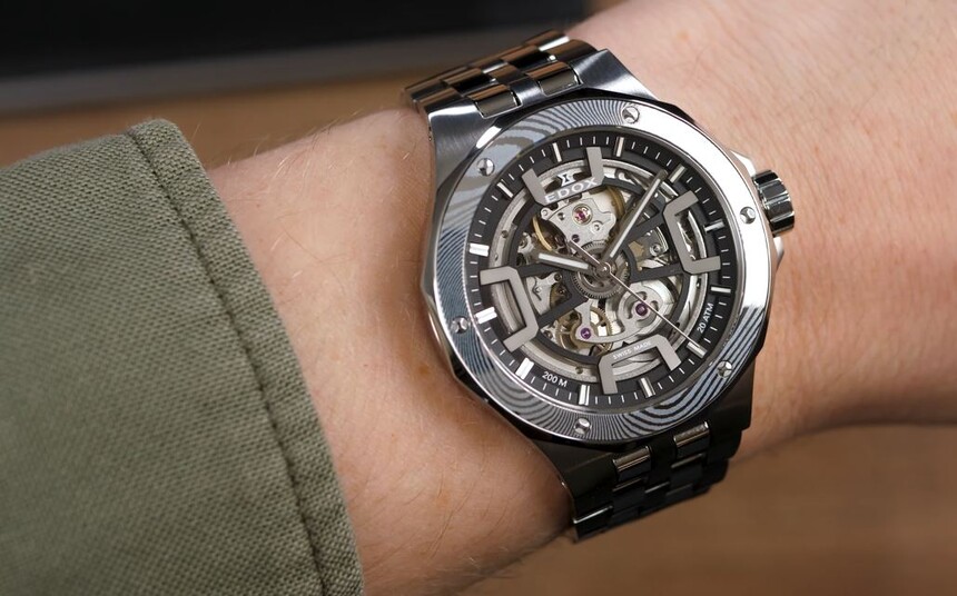 Su un polso da 17,5 cm.