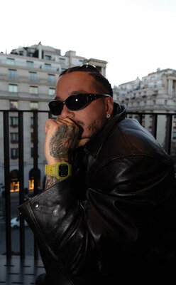 Casio G-Shock Original DWE-5600JB-1A9ER J. Balvin Collaboration (+cinturino e lunetta di ricambio)