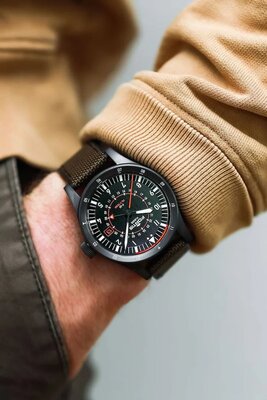 Fortis Flieger F-43 Triple-GMT Automatic COSC Chronometer F4260004 Limited Edition 100pcs (+ cinturino di ricambio)