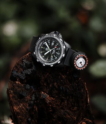Luminox Land Recon Nav Spec XL.8837.SET (+ cinturino di ricambio)